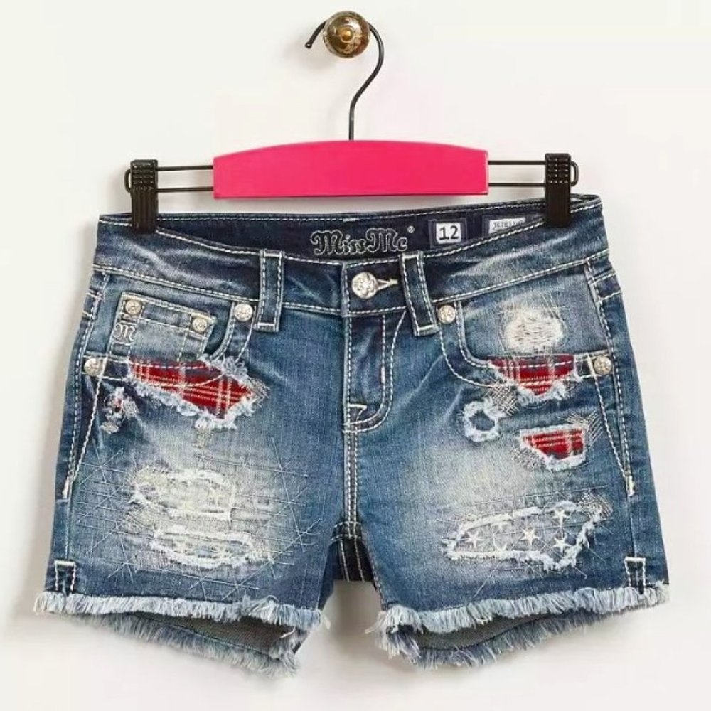 MISS ME, Girls - Frayed Short. Embroidery on blow out back pockets. NWOT.